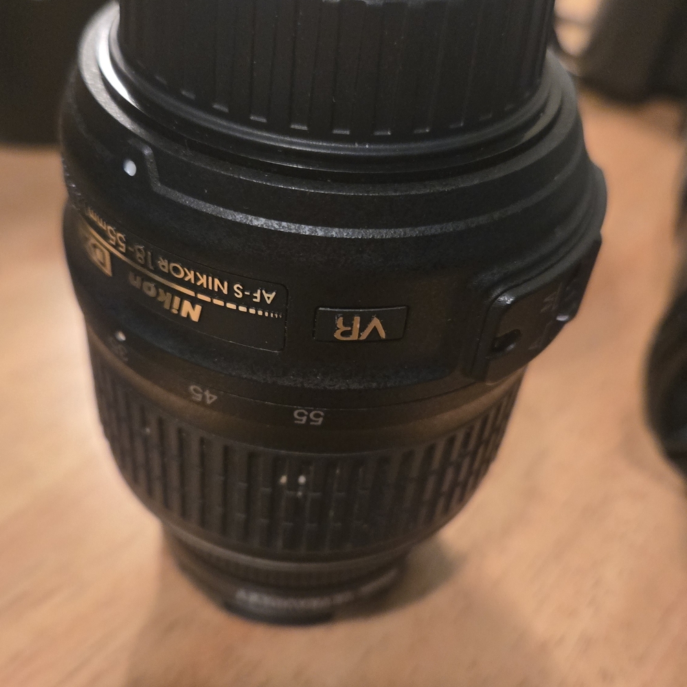 Nikon Black DSLR Camera with Zoom Lens - Picture 3 of 11